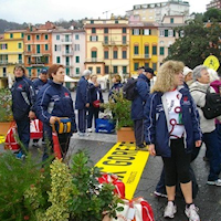 Diversi Ospedalieri in una piazza di Lerici