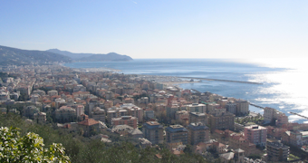 Una vista di Chiavari e del suo porto